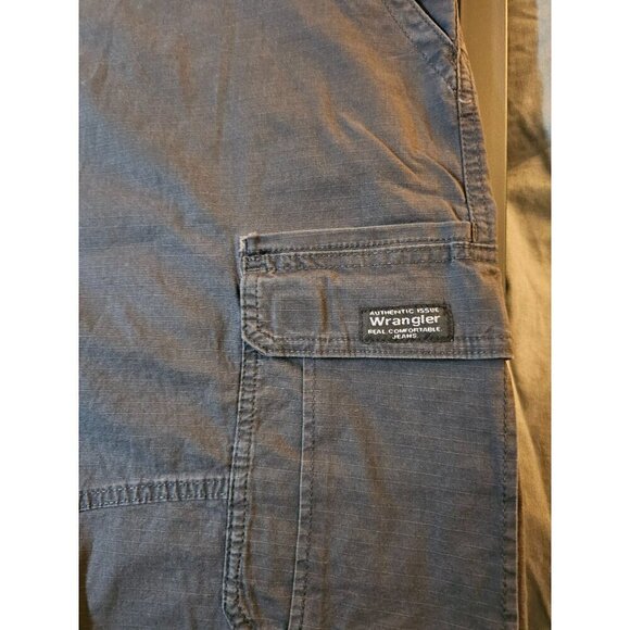 Wrangler Mens Gray Cargo Shorts Relaxed Fit Size 46 Lightweight Cotton - Picture 2 of 6